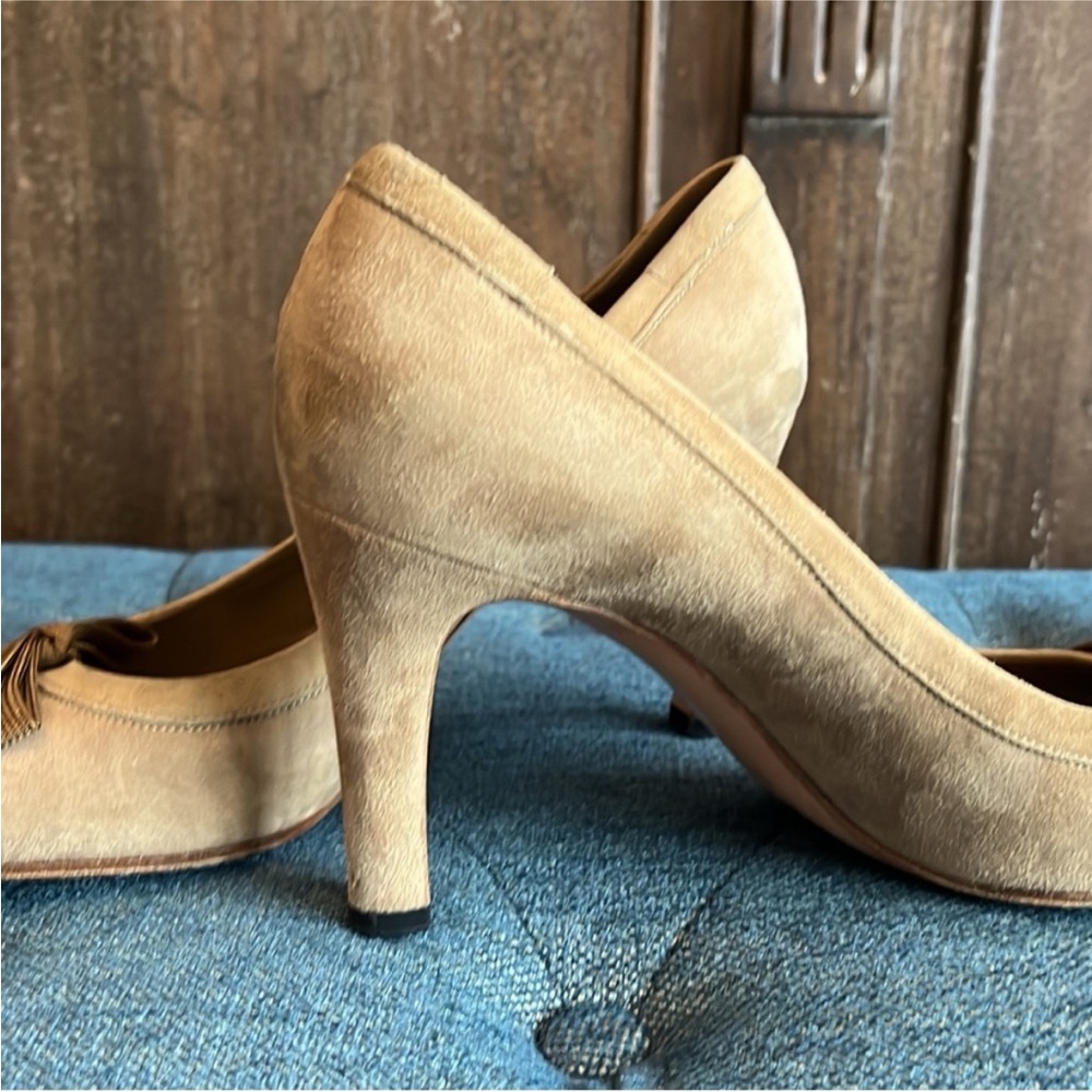 Gucci Tan Suede Heels with Bow Detail - Picture 3 of 4